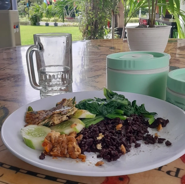 nasi hitam